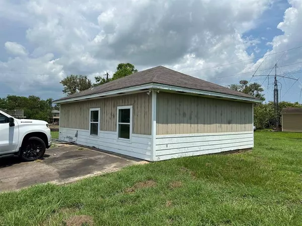 5 Private Road 652, Sargent, TX 77414