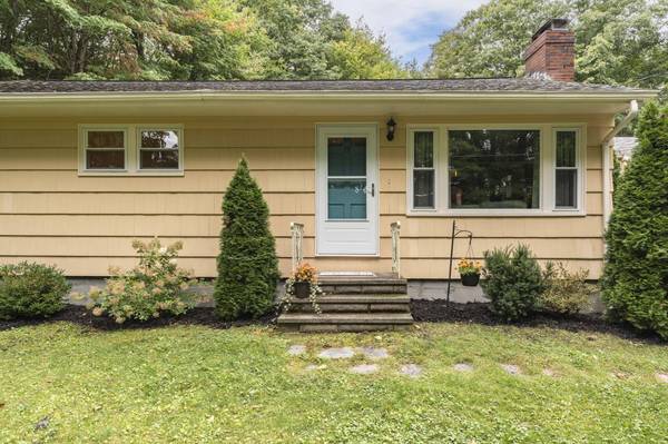 19 Harriette ST, Falmouth, ME 04105