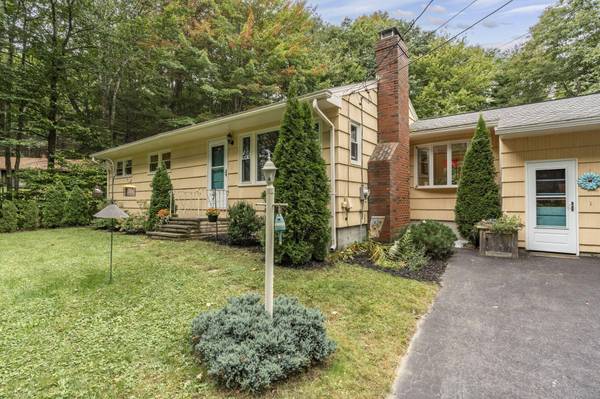 19 Harriette ST, Falmouth, ME 04105