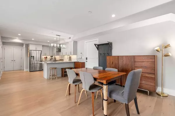 11 Oak Grove Ter #202, Quincy, MA 02169