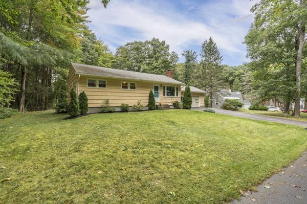 19 Harriette ST, Falmouth, ME 04105