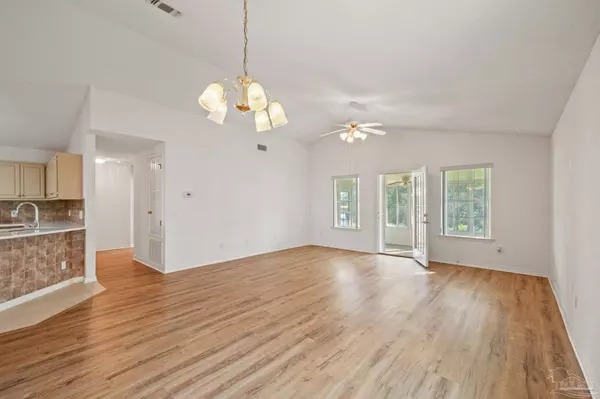 9616 Leeward Way, Navarre, FL 32566