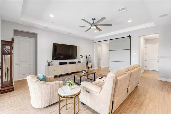 15130 LAKE BESSIE LOOP, Winter Garden, FL 34787