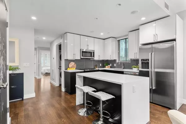 34 Chestnut Ave #101, Boston, MA 02130