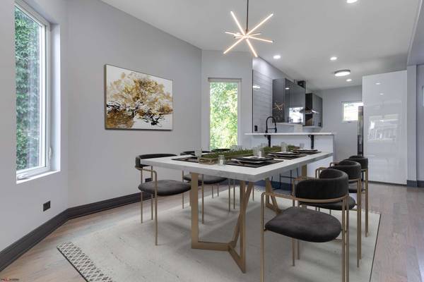 8238 S East End Avenue, Chicago, IL 60617