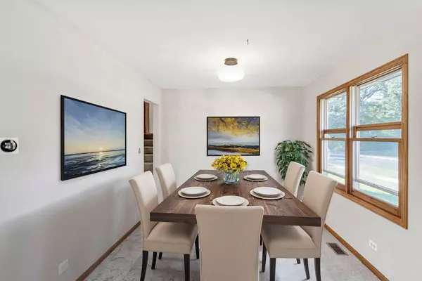 2160 Mulberry DR, West Chicago, IL 60185