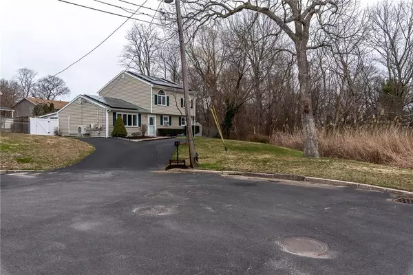 5 Canfield CT, Warwick, RI 02889