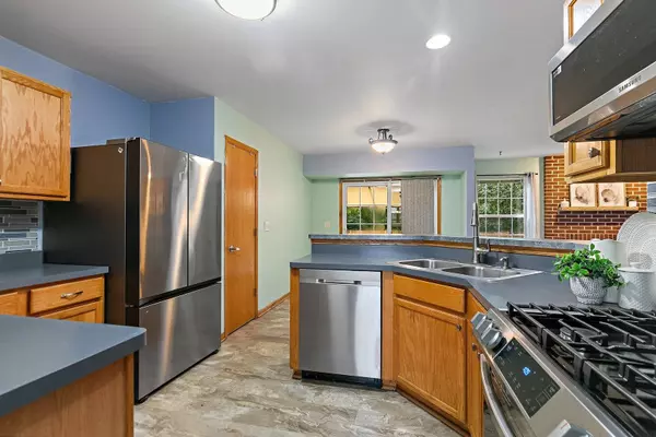 3321 Basswood LN, Dekalb, IL 60115