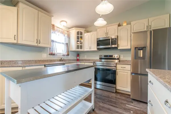 5 Canfield CT, Warwick, RI 02889