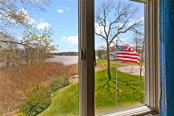 5 Canfield CT, Warwick, RI 02889