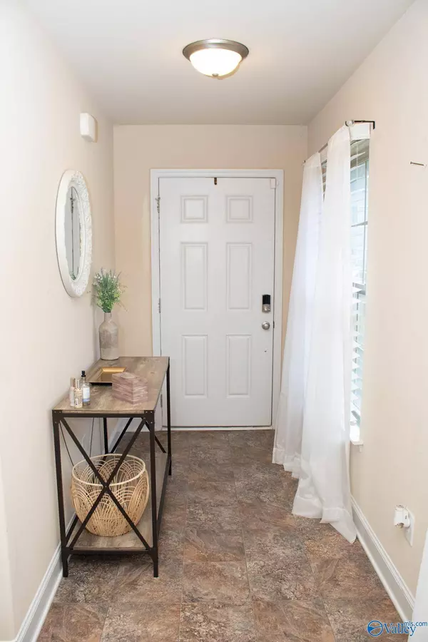 207 Valleyside Drive, Huntsville, AL 35810