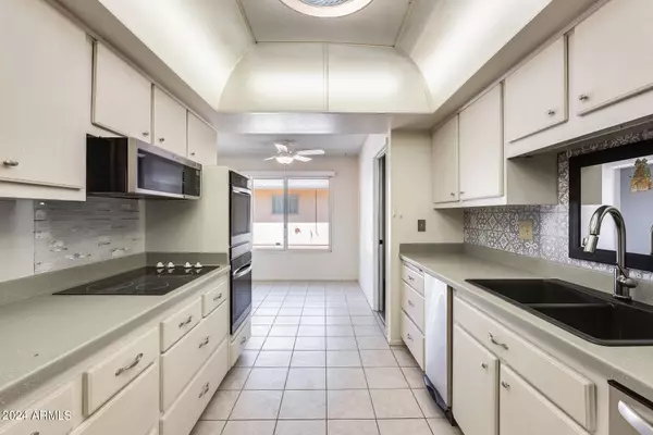 10652 W CAMPANA Drive, Sun City, AZ 85351