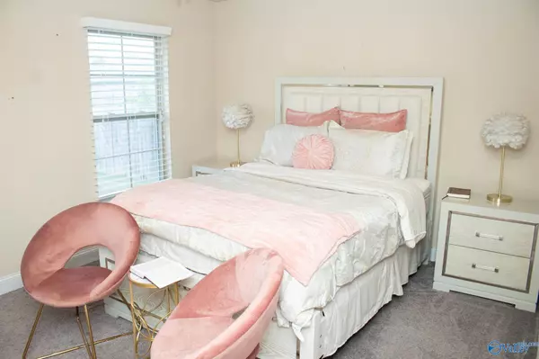 207 Valleyside Drive, Huntsville, AL 35810