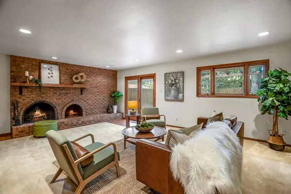 463 Ridgecrest AVE, White Rock, NM 87547