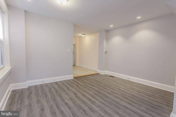 215 E POPLAR ST, Norristown, PA 19401