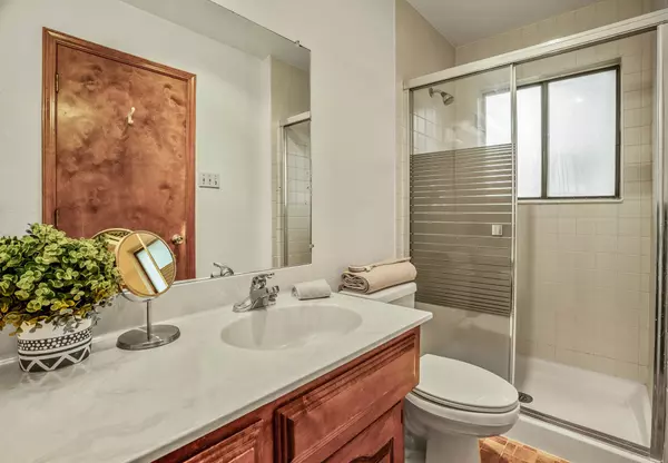 463 Ridgecrest AVE, White Rock, NM 87547