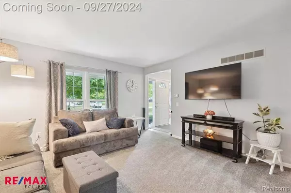 4091 Highview Court, Waterford, MI 48329