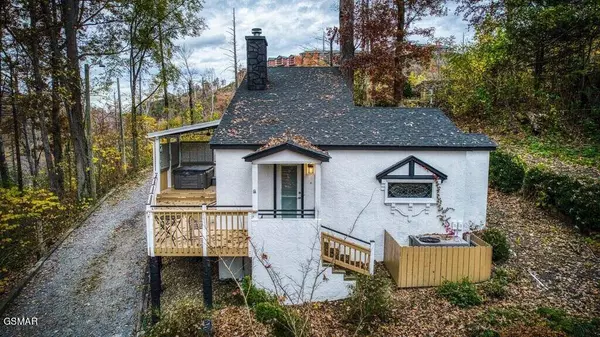 640 Red Bud LN, Gatlinburg, TN 37738