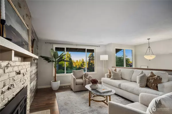 14015 NE 72nd PL, Redmond, WA 98052