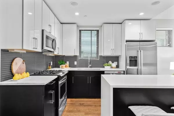 34 Chestnut Ave #101, Boston, MA 02130