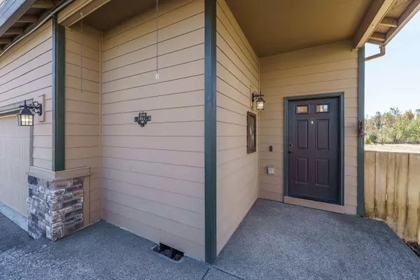 675 S Taylor Ct, Molalla, OR 97038-7411