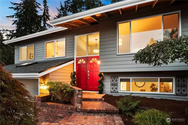 14015 NE 72nd PL, Redmond, WA 98052