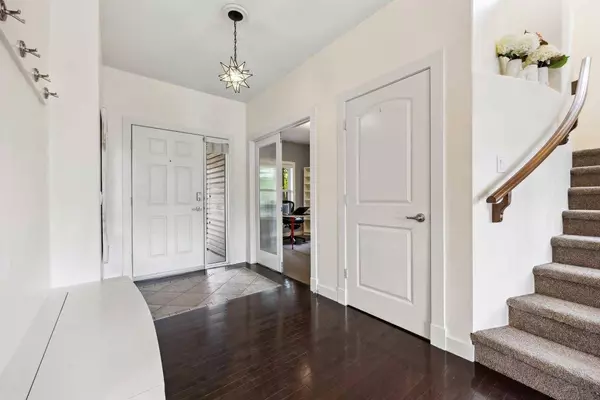 59 Elgin Estates HL SE, Calgary, AB T2Z 4R1