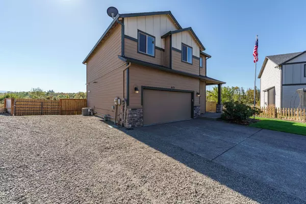 675 S Taylor Ct, Molalla, OR 97038-7411