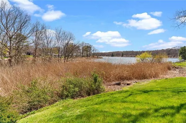 5 Canfield CT, Warwick, RI 02889