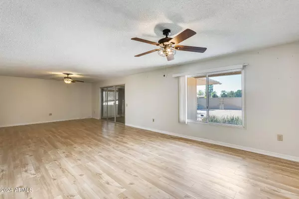 10652 W CAMPANA Drive, Sun City, AZ 85351