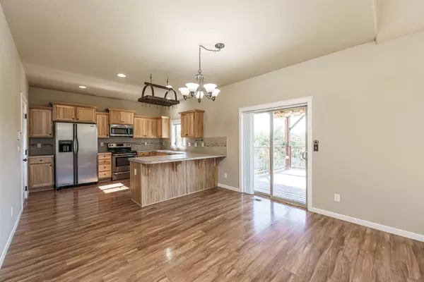 675 S Taylor Ct, Molalla, OR 97038-7411