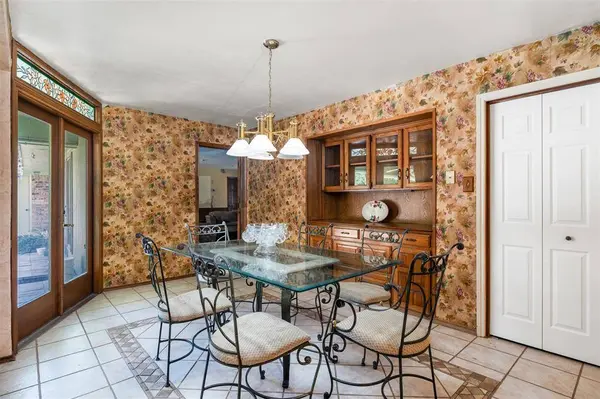 1716 Hampton Court, Bedford, TX 76021