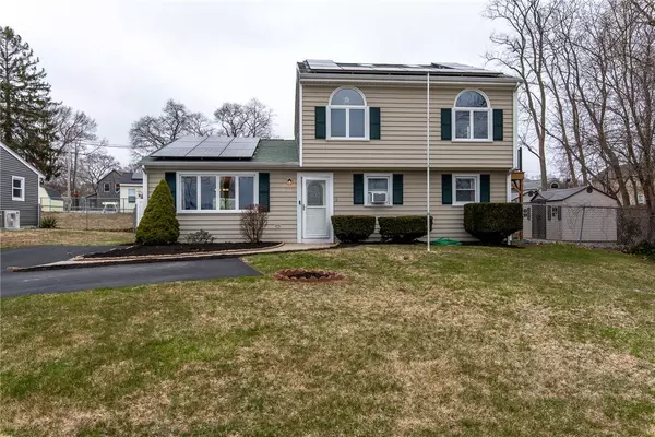 5 Canfield CT, Warwick, RI 02889