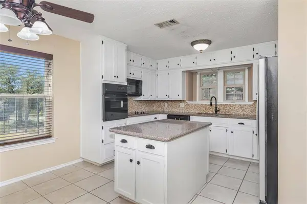 713 Toni Drive, Hurst, TX 76054