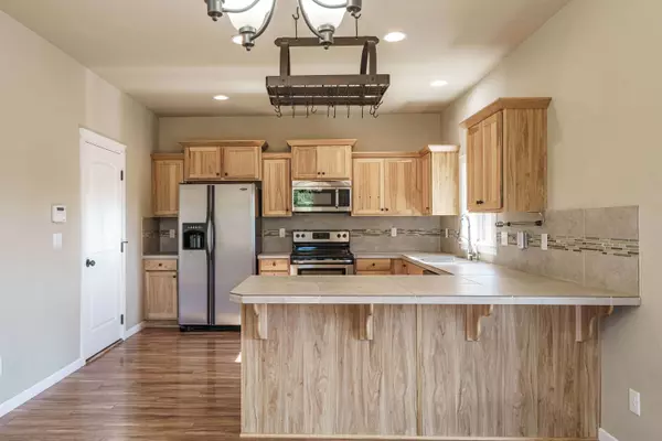 675 S Taylor Ct, Molalla, OR 97038-7411