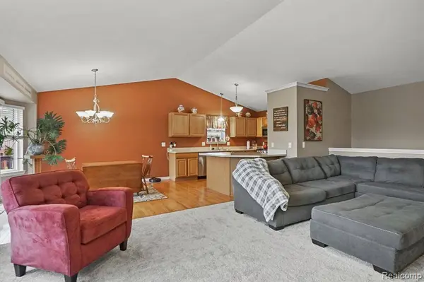 821 DEWARS Street, Howell, MI 48843