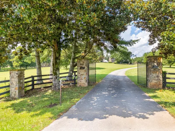 8121 Mahan Gap RD, Ooltewah, TN 37363