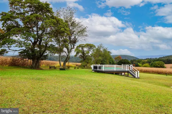 173 SASSAFRAS LN, Palmerton, PA 18071