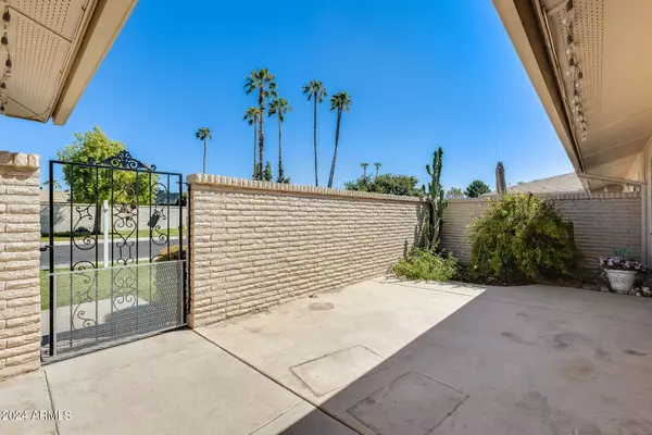 10652 W CAMPANA Drive, Sun City, AZ 85351