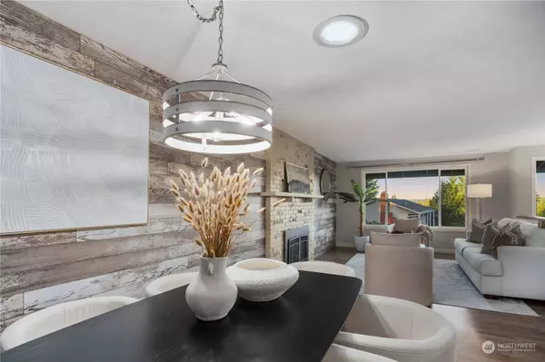 14015 NE 72nd PL, Redmond, WA 98052