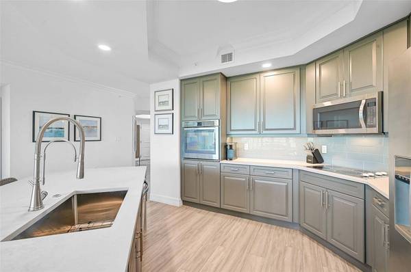 385 N POINT RD #403, Osprey, FL 34229