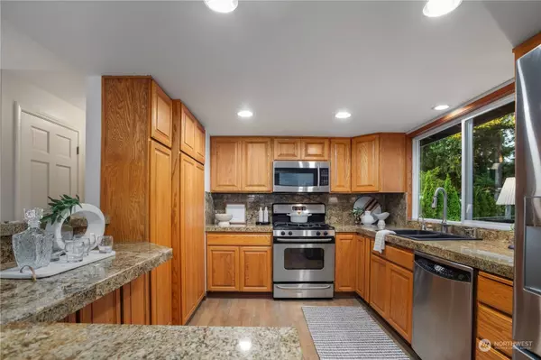 14015 NE 72nd PL, Redmond, WA 98052