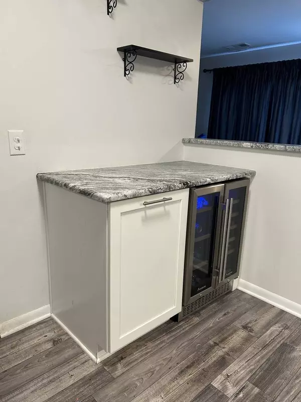 472 Lambert DR #B2, Schaumburg, IL 60193