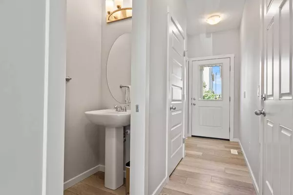 1407 3 ST SE #16, High River, AB T1V 0J9