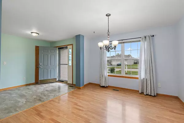 3321 Basswood LN, Dekalb, IL 60115