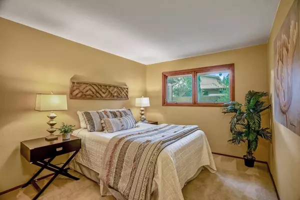 463 Ridgecrest AVE, White Rock, NM 87547