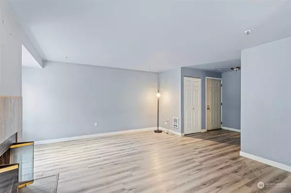 12412 109th Ct NE #C101, Kirkland, WA 98034