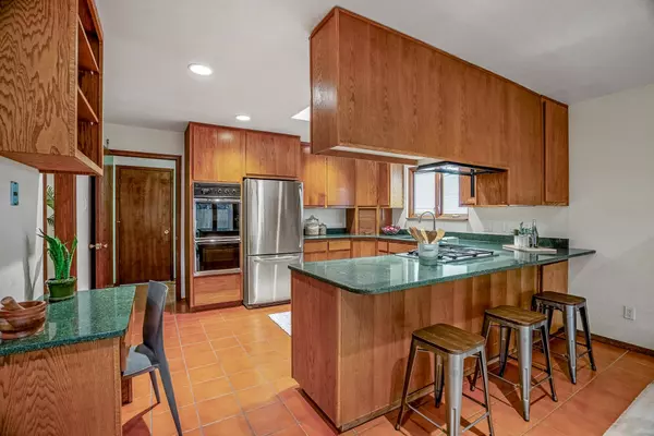 463 Ridgecrest AVE, White Rock, NM 87547