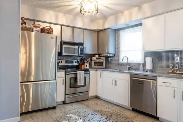 200 Lambert Ter #12, Chicopee, MA 01020