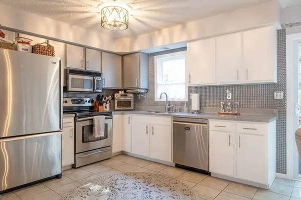 200 Lambert Ter #12, Chicopee, MA 01020